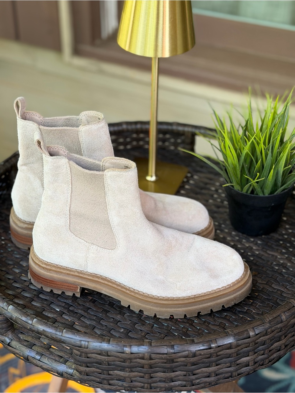 Steve Madden Light Beige Suede Leather Chelsy Boots Size 9